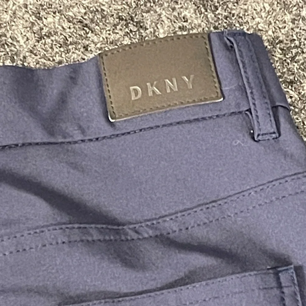 DKNY Mens 32x32 Navy Stretch Pants Slim Fit Performance Casual Dress Blue